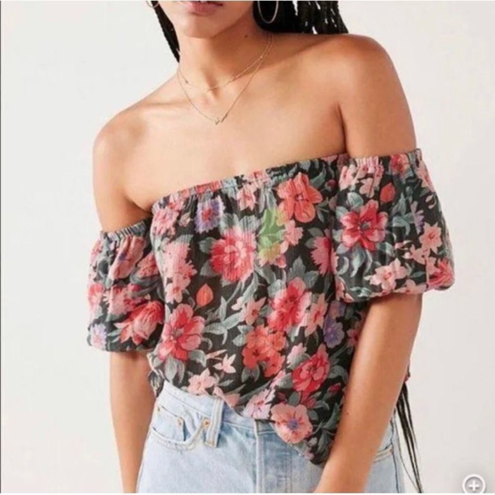 Urban Outfitter Kimchi Blue Floral Off The Shoulder Floral Top Blouse Size Mediu